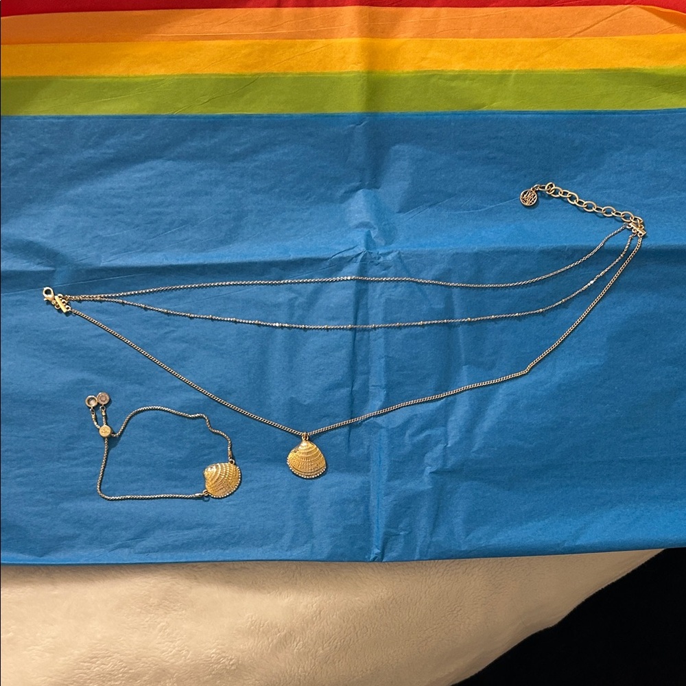 Lilly Pulitzer Gold Shell Pendant Necklace and Bracelet Set